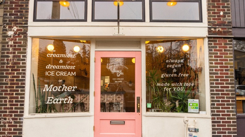 The exterior of Frankie and Joe's