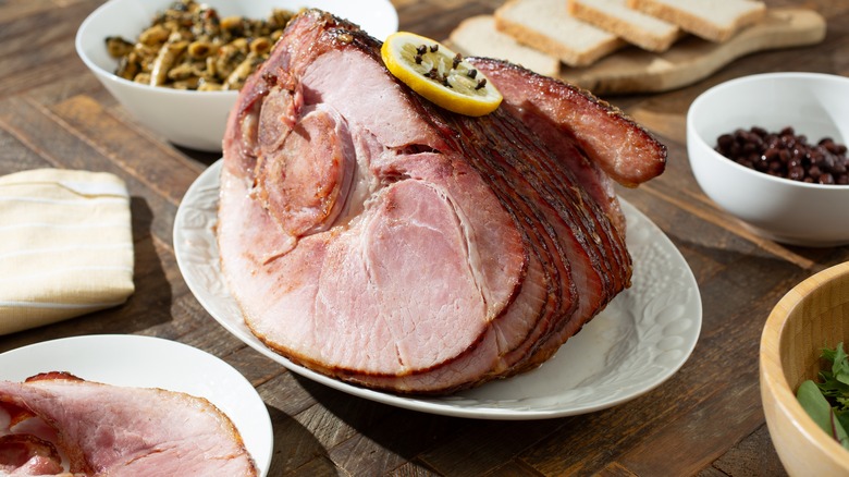 Spiral sliced ham