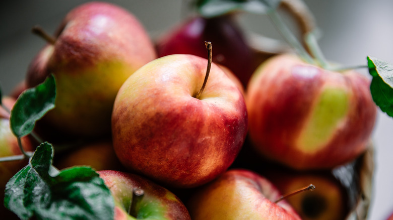 apples