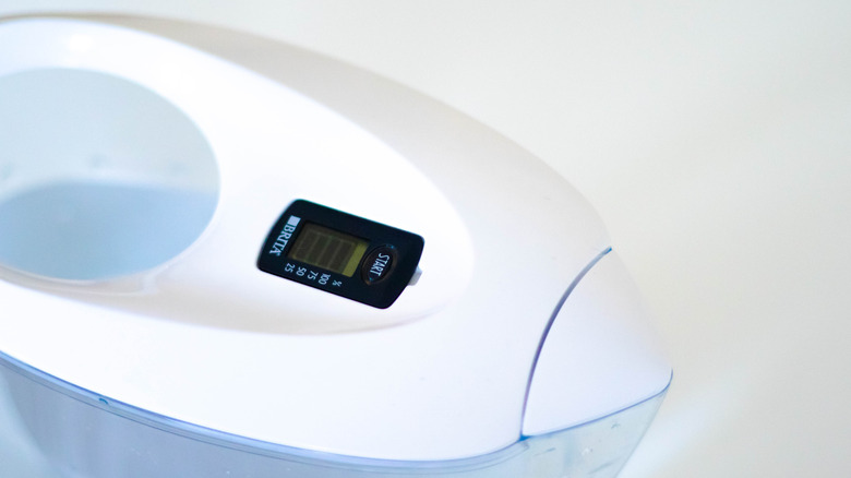 Brita lid and filter indicator