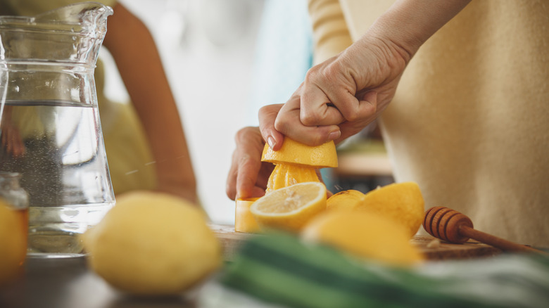squeezing lemon