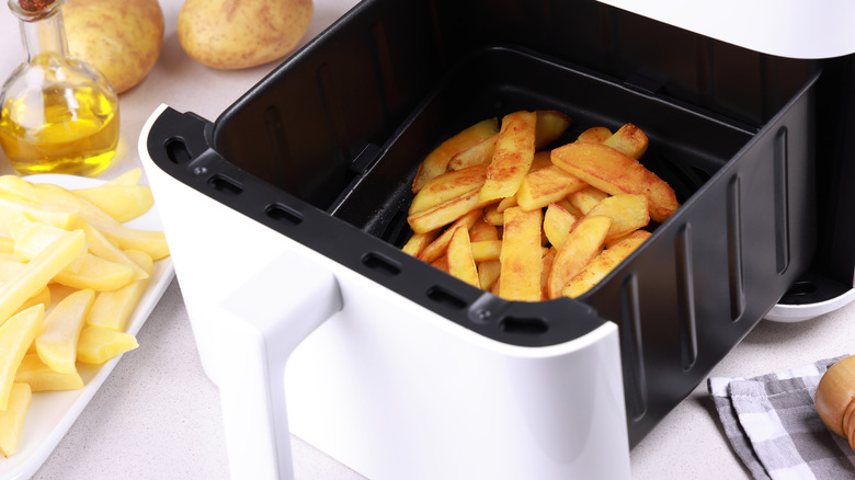preparing air fried steak fries