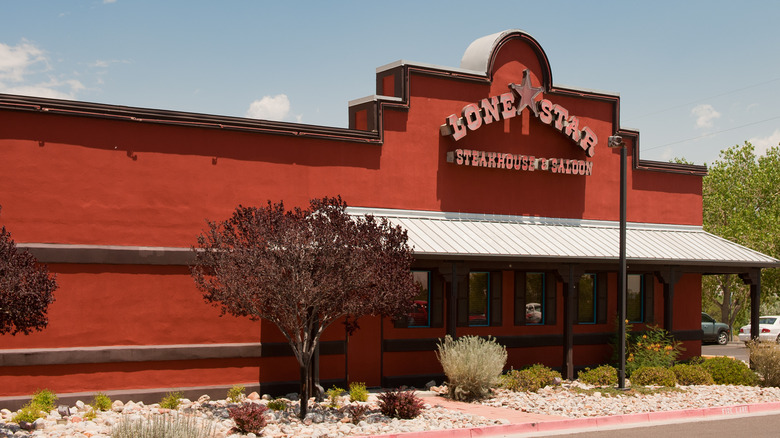 A Lone Star Steakhouse building