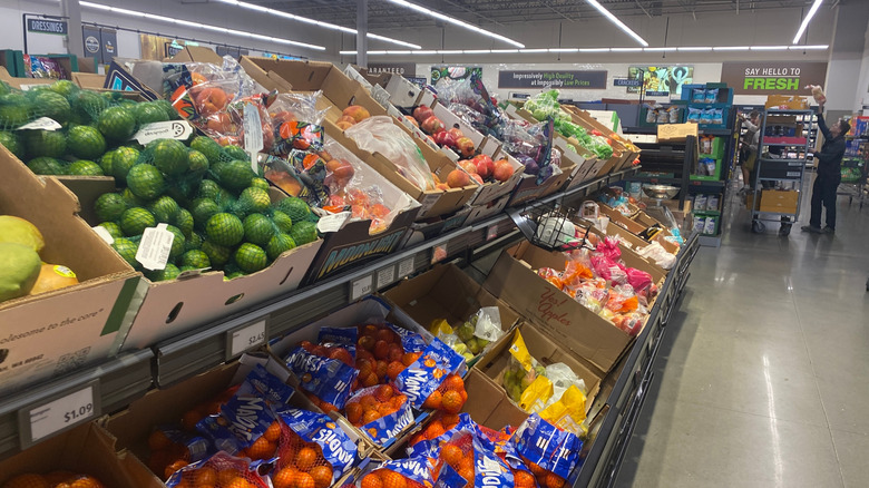 A row of produce at Aldi