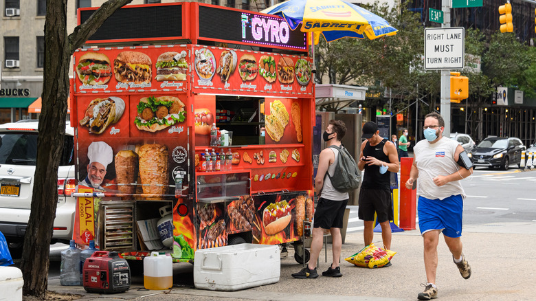 A typical NYC halal food cart