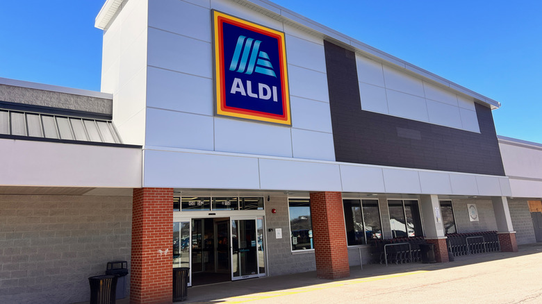 Aldi storefront on a sunny day
