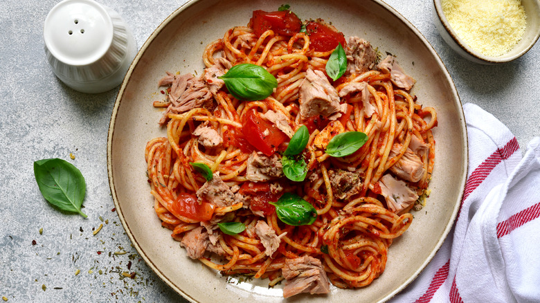 Plate of spaghetti with tuna